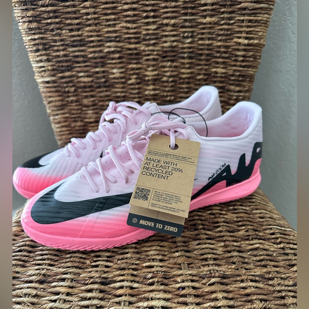 Nike Mercurial Zoom Vapor 15 Academy (Men’s 11.5/Women’s 13)